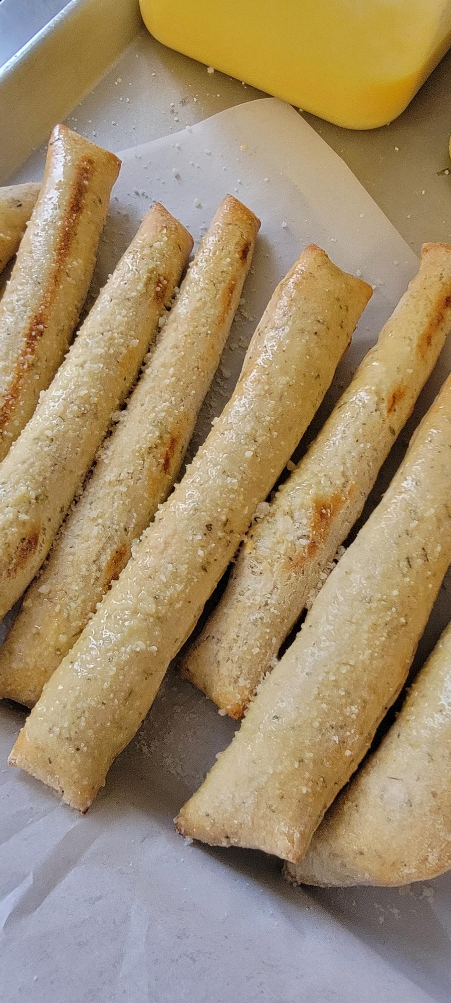 Garlic Breadsticks 8 Pieces Order
